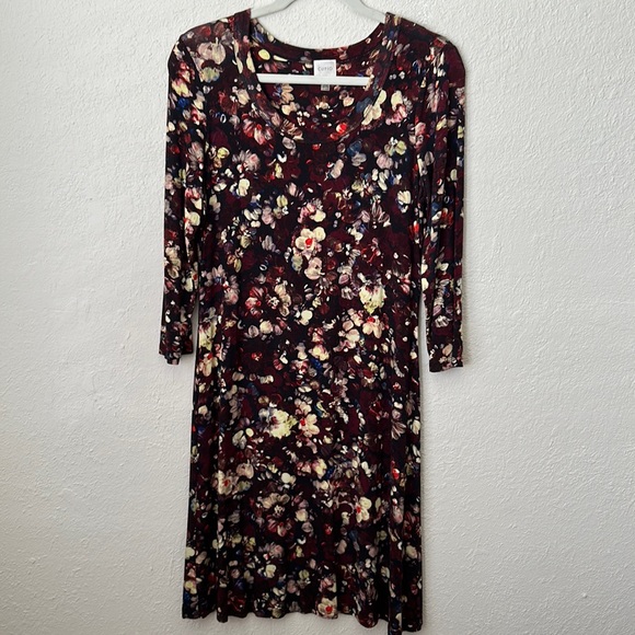 Dresses & Skirts - CUPIO 3/4 sleeves burgundy floral dress . Size M.
